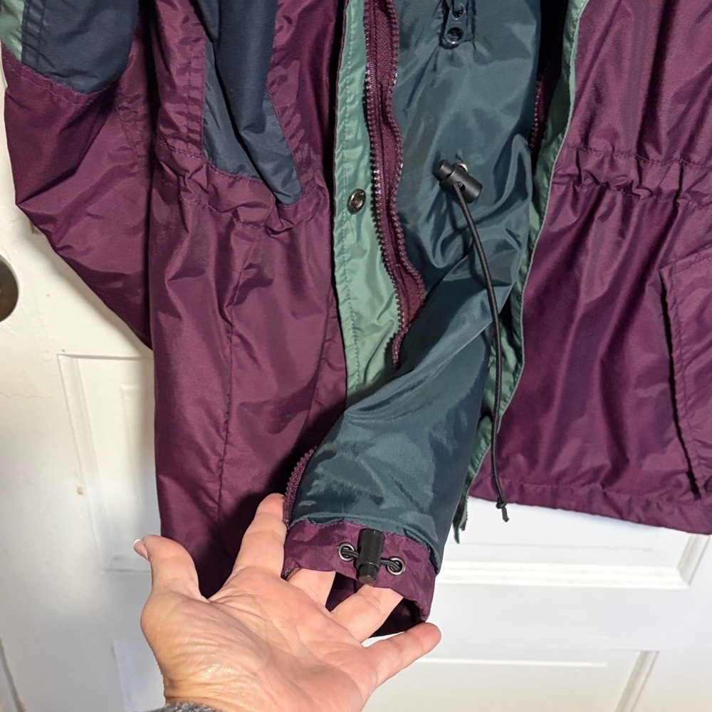 Columbia Women's Deep Burgundy and Forest Green Ski Jacket - Picture 9 of 13